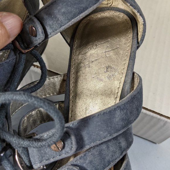 Colin Stuart size 6 Blue Suede Gladiator Sandals Shoes Flat lace up GUC! - Picture 5 of 8